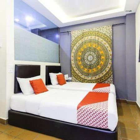Oyo 90429 Hotel Narasindo Куала Лумпур Екстериор снимка