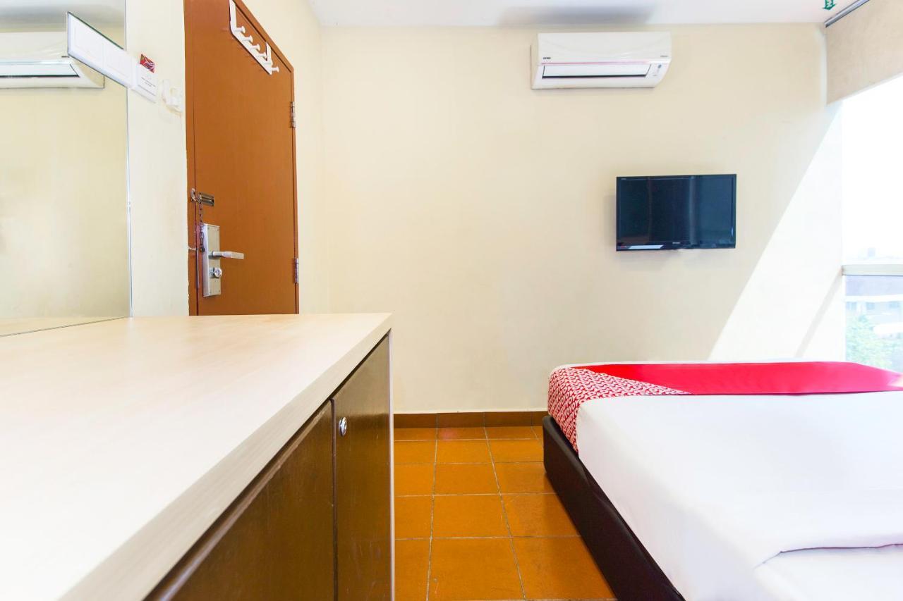 Oyo 90429 Hotel Narasindo Куала Лумпур Екстериор снимка