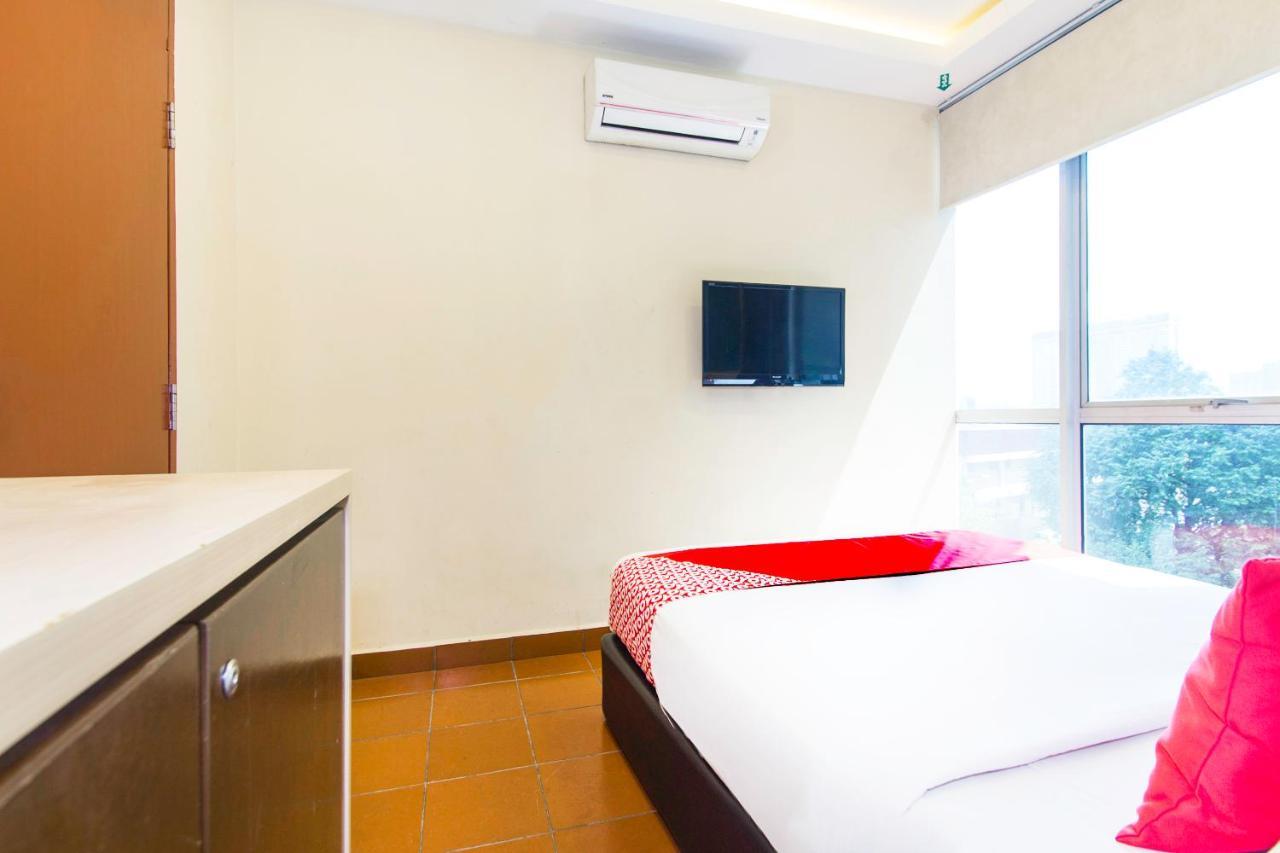 Oyo 90429 Hotel Narasindo Куала Лумпур Екстериор снимка