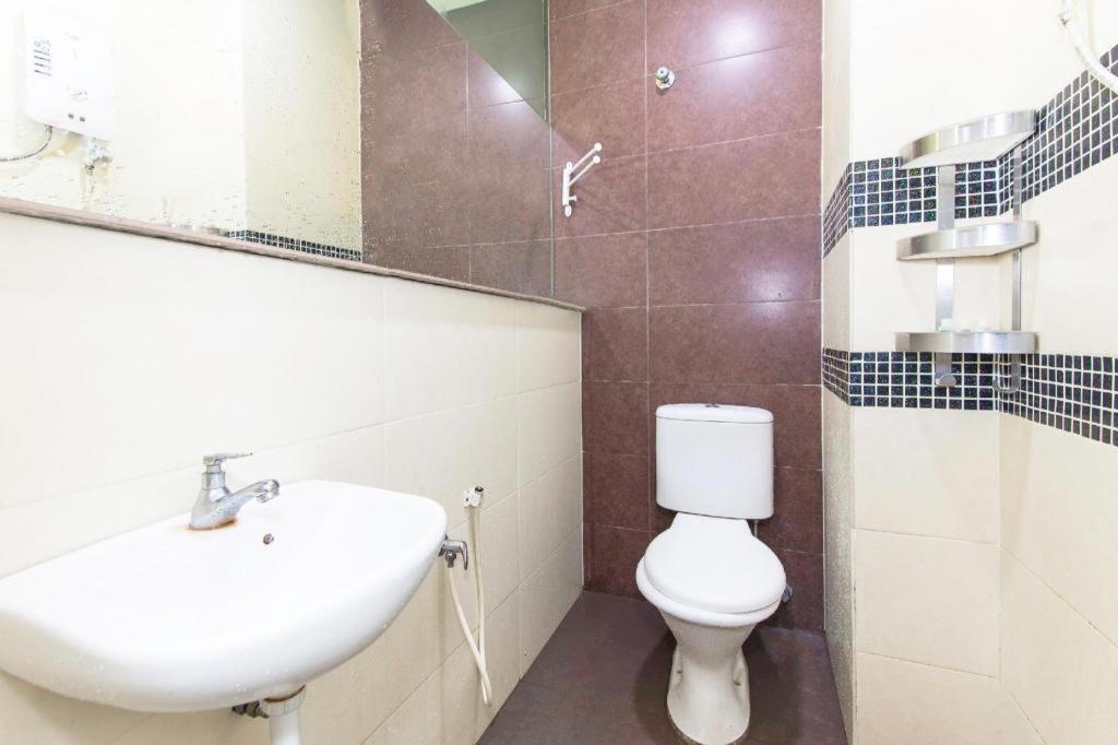 Oyo 90429 Hotel Narasindo Куала Лумпур Екстериор снимка