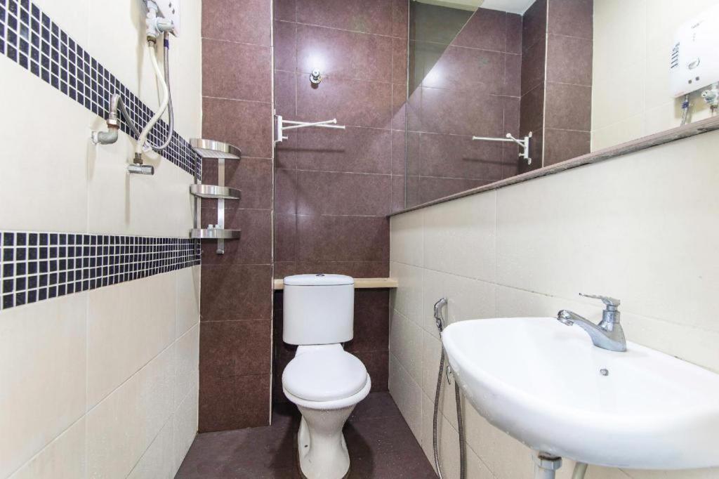 Oyo 90429 Hotel Narasindo Куала Лумпур Екстериор снимка